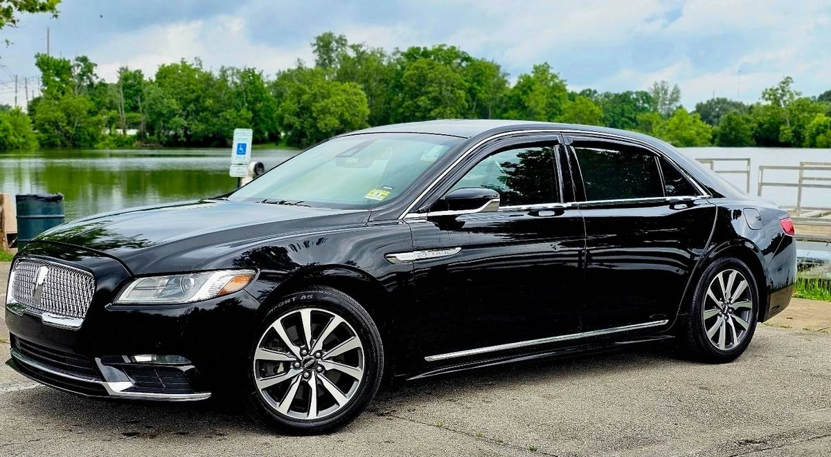 2017 Lincoln Continental 10th Gen - Image 2 of 17