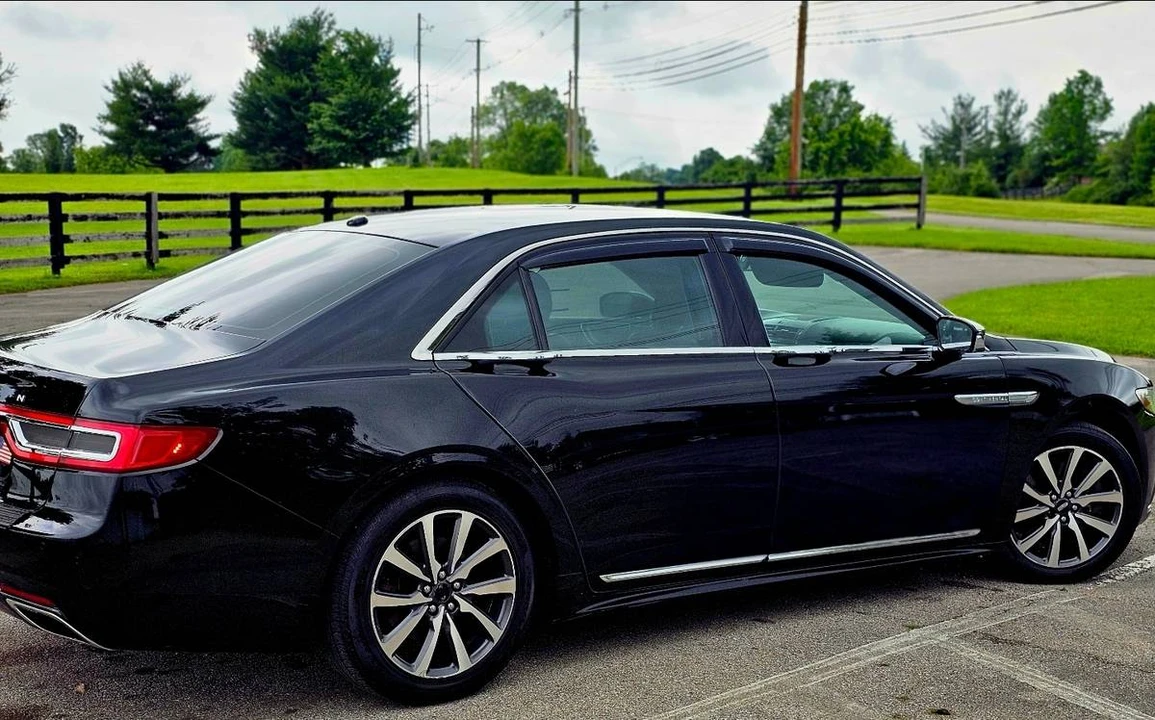 2017 Lincoln Continental 10th Gen - Image 8 of 17