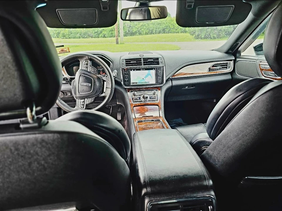 2017 Lincoln Continental 10th Gen - Image 13 of 17