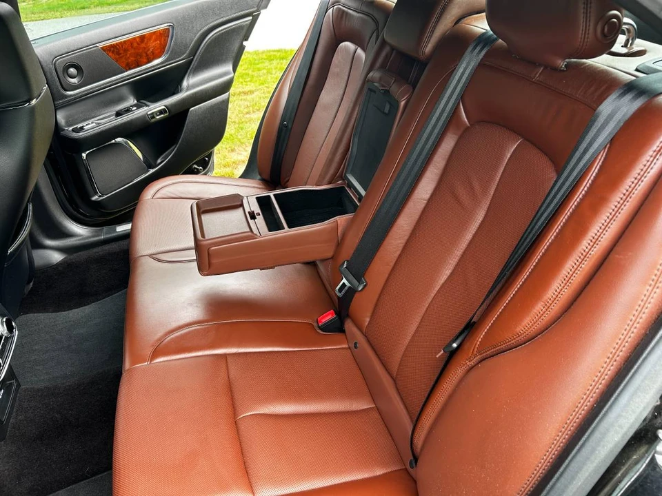 2017 Lincoln Continental 10th Gen - Image 19 of 24