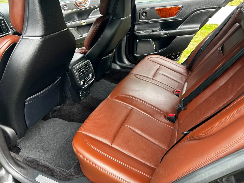 2017 Lincoln Continental 10th Gen - Image 18 of 24