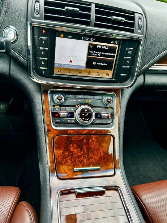 2017 Lincoln Continental 10th Gen - Image 21 of 24