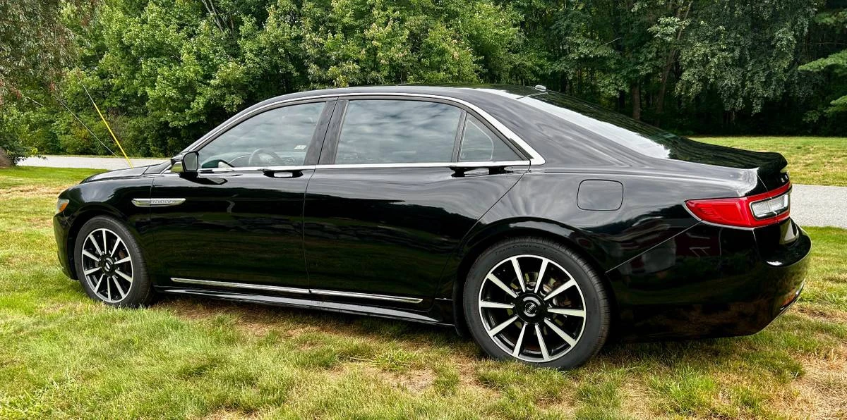 2017 Lincoln Continental 10th Gen - Image 2 of 24