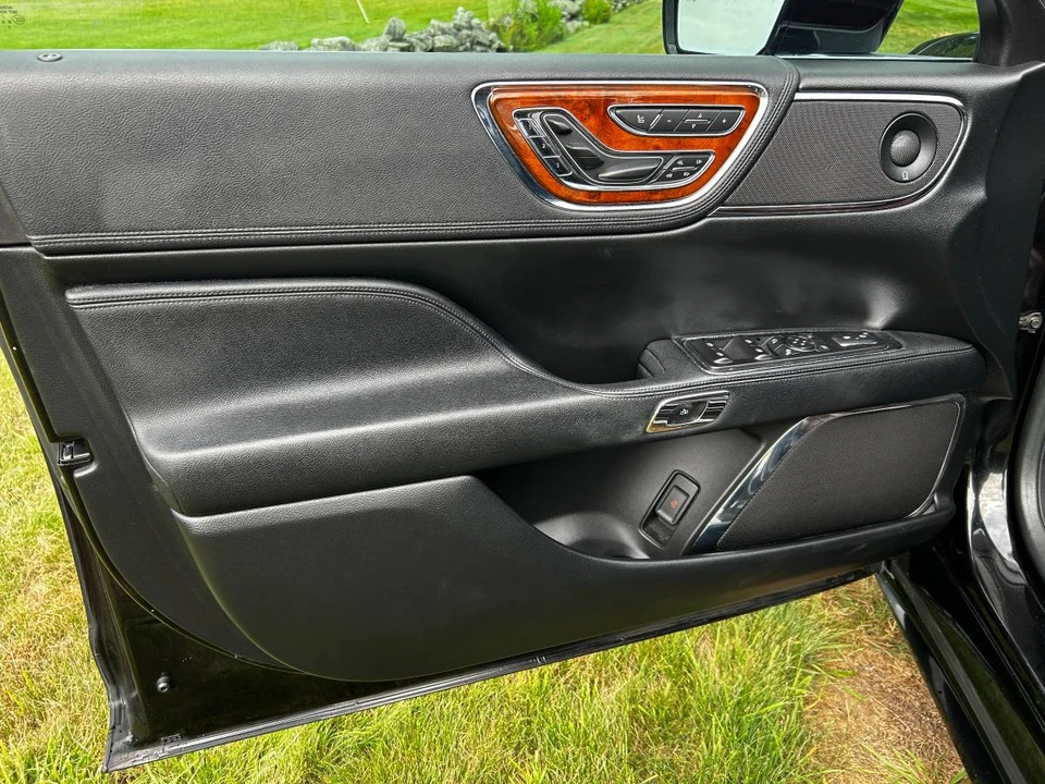 2017 Lincoln Continental 10th Gen - Image 13 of 24