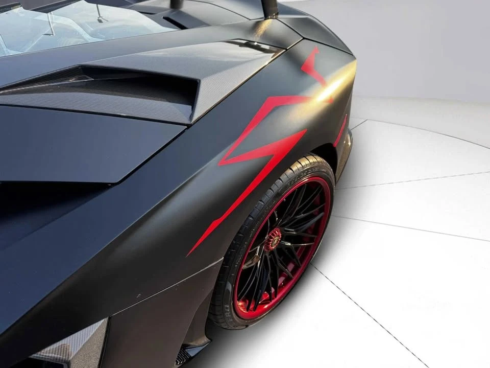 2017 Lamborghini Aventador - Image 12 of 20