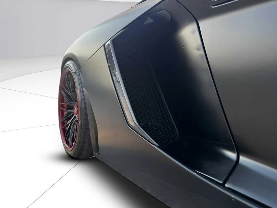 2017 Lamborghini Aventador - Image 10 of 20