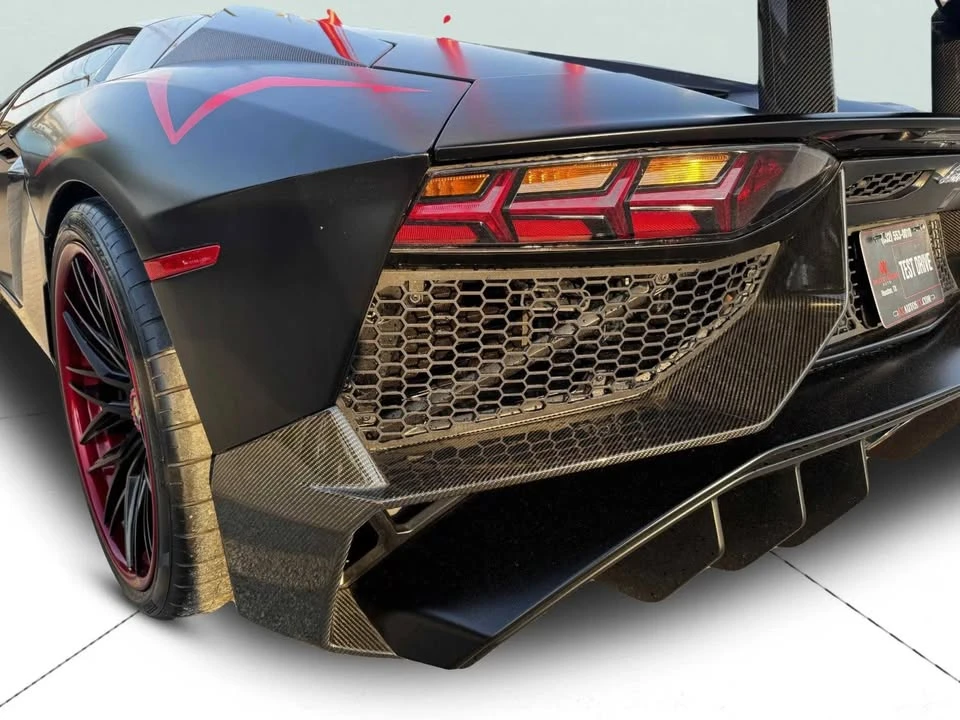 2017 Lamborghini Aventador - Image 18 of 20