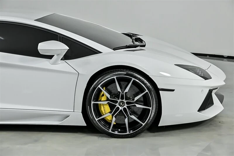 2017 Lamborghini Aventador LP700-4 - Image 15 of 21
