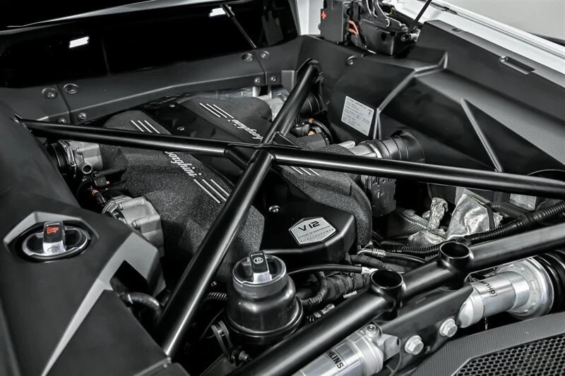 2017 Lamborghini Aventador LP700-4 - Image 16 of 21