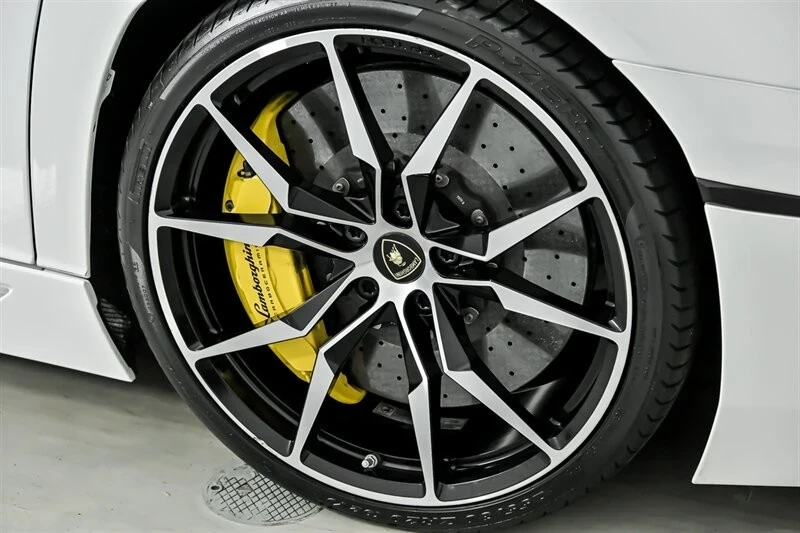 2017 Lamborghini Aventador LP700-4 - Image 19 of 21