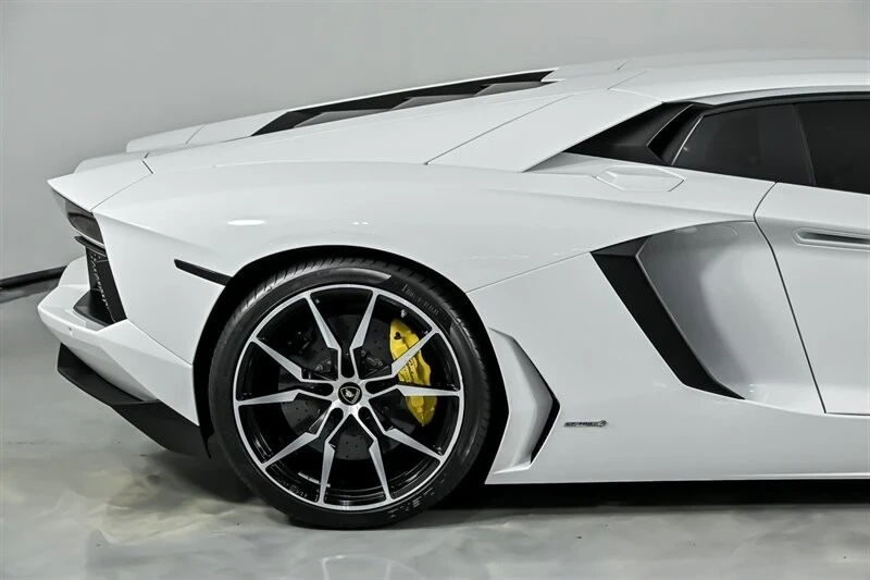 2017 Lamborghini Aventador LP700-4 - Image 13 of 21