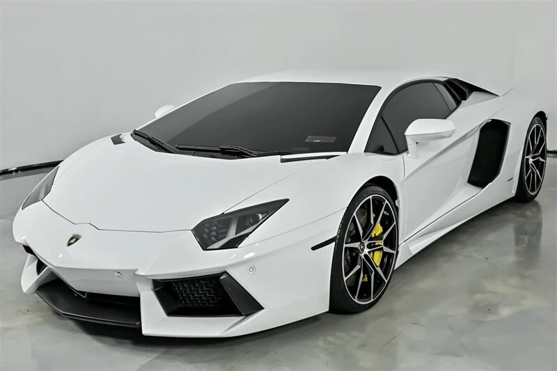 2017 Lamborghini Aventador LP700-4 - Image 6 of 12