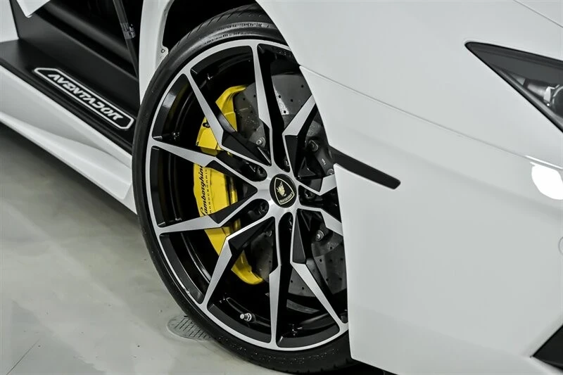 2017 Lamborghini Aventador LP700-4 - Image 4 of 12