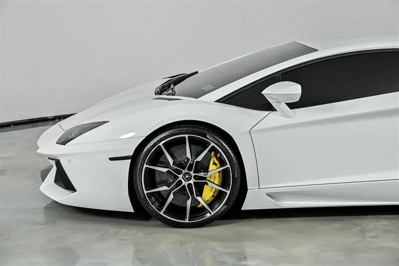 2017 Lamborghini Aventador LP700-4 - Image 7 of 12