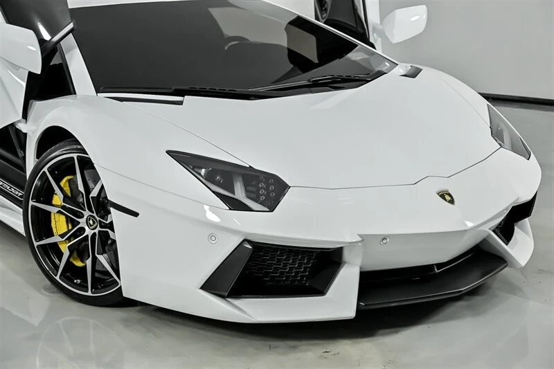 2017 Lamborghini Aventador LP700-4 - Image 3 of 12