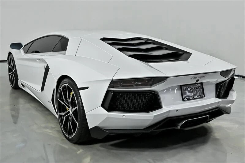 2017 Lamborghini Aventador LP700-4 - Image 10 of 12