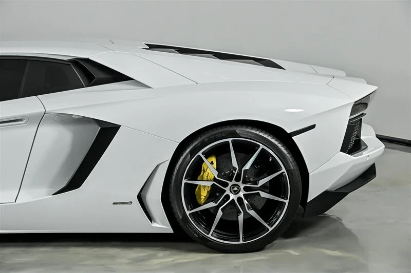 2017 Lamborghini Aventador LP700-4 - Image 9 of 12