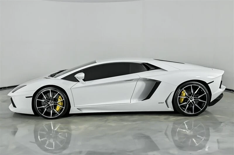 2017 Lamborghini Aventador LP700-4 - Image 8 of 12