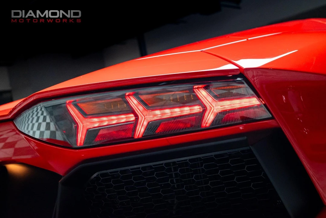 2017 Lamborghini Aventador LP700-4 - Image 6 of 12