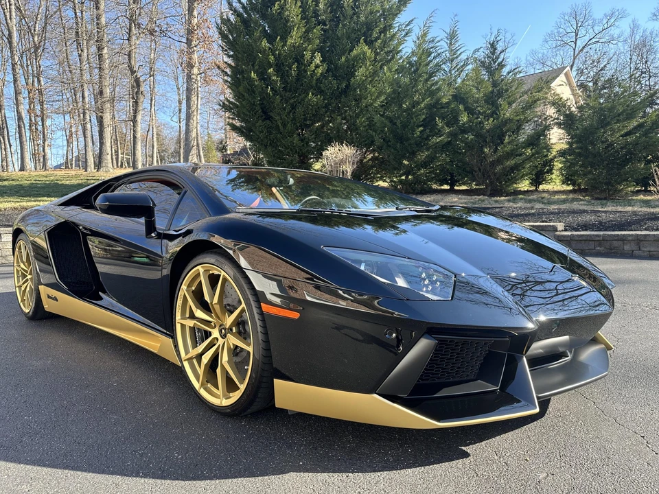 2017 Lamborghini Aventador LP700-4 - Image 16 of 31