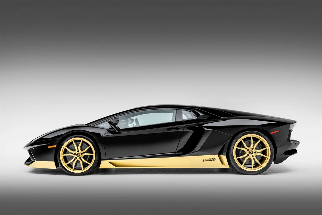 2017 Lamborghini Aventador LP700-4 - Image 6 of 31