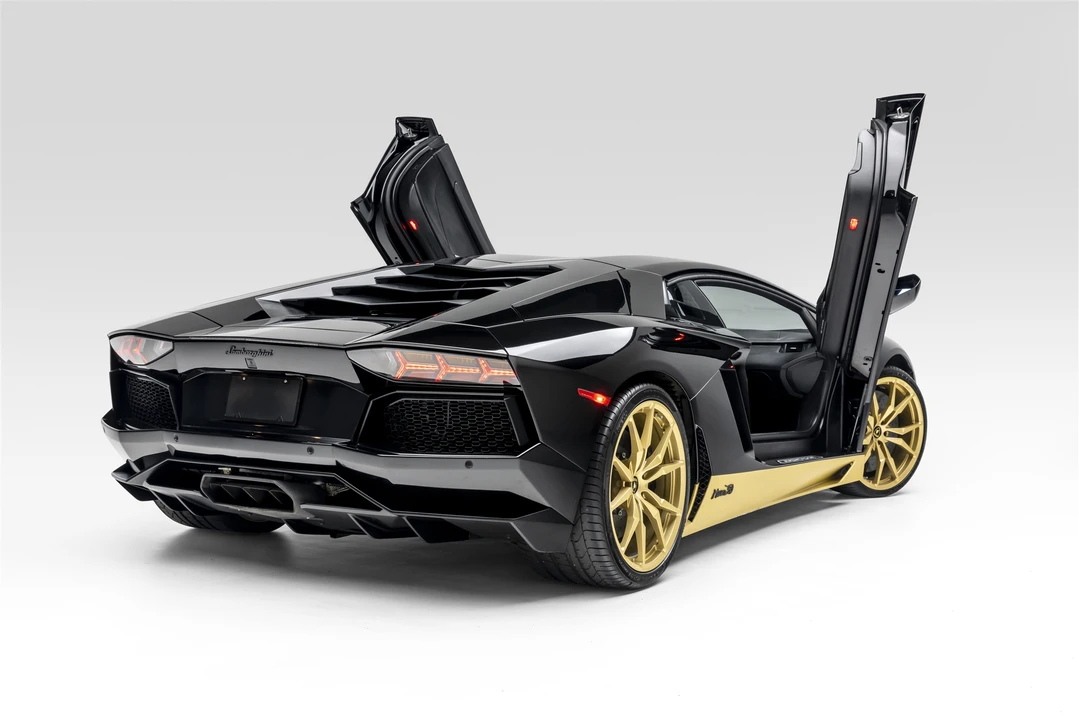 2017 Lamborghini Aventador LP700-4 - Image 23 of 31