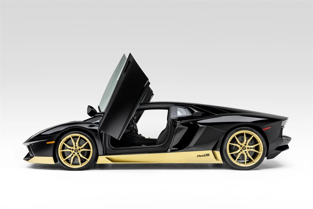 2017 Lamborghini Aventador LP700-4 - Image 16 of 31