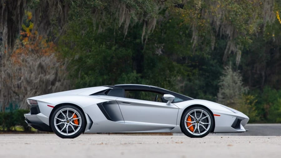 2017 Lamborghini Aventador LP700-4 - Image 8 of 31