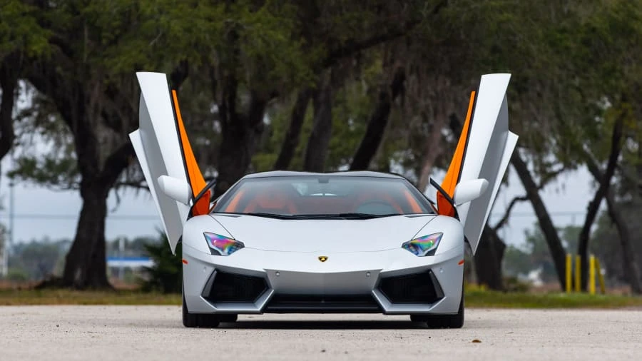 2017 Lamborghini Aventador LP700-4 - Image 10 of 31