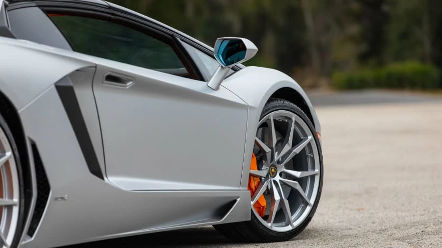 2017 Lamborghini Aventador LP700-4 - Image 12 of 31
