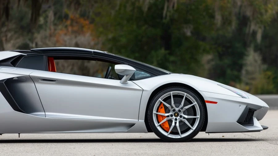 2017 Lamborghini Aventador LP700-4 - Image 26 of 31
