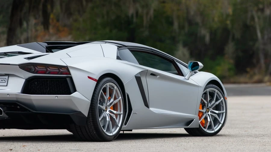 2017 Lamborghini Aventador LP700-4 - Image 28 of 31