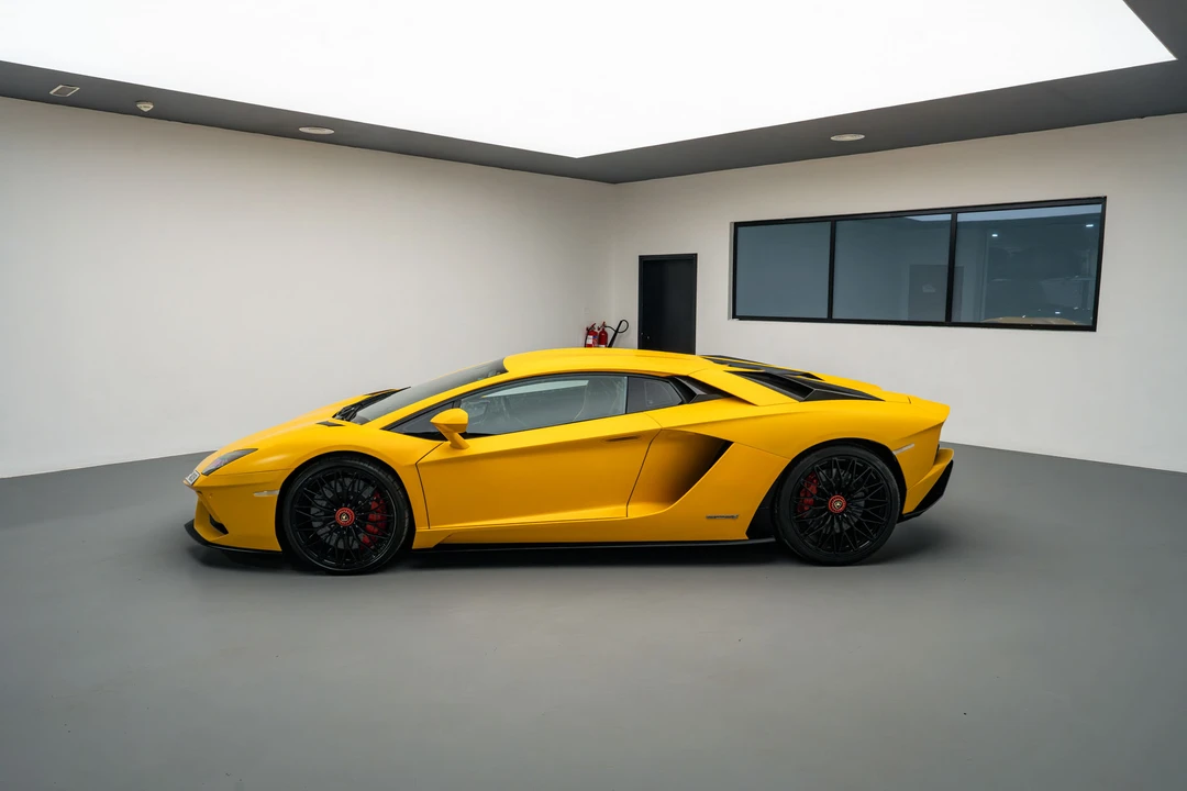 2017 Lamborghini Aventador S LP740-4 - Image 4 of 31