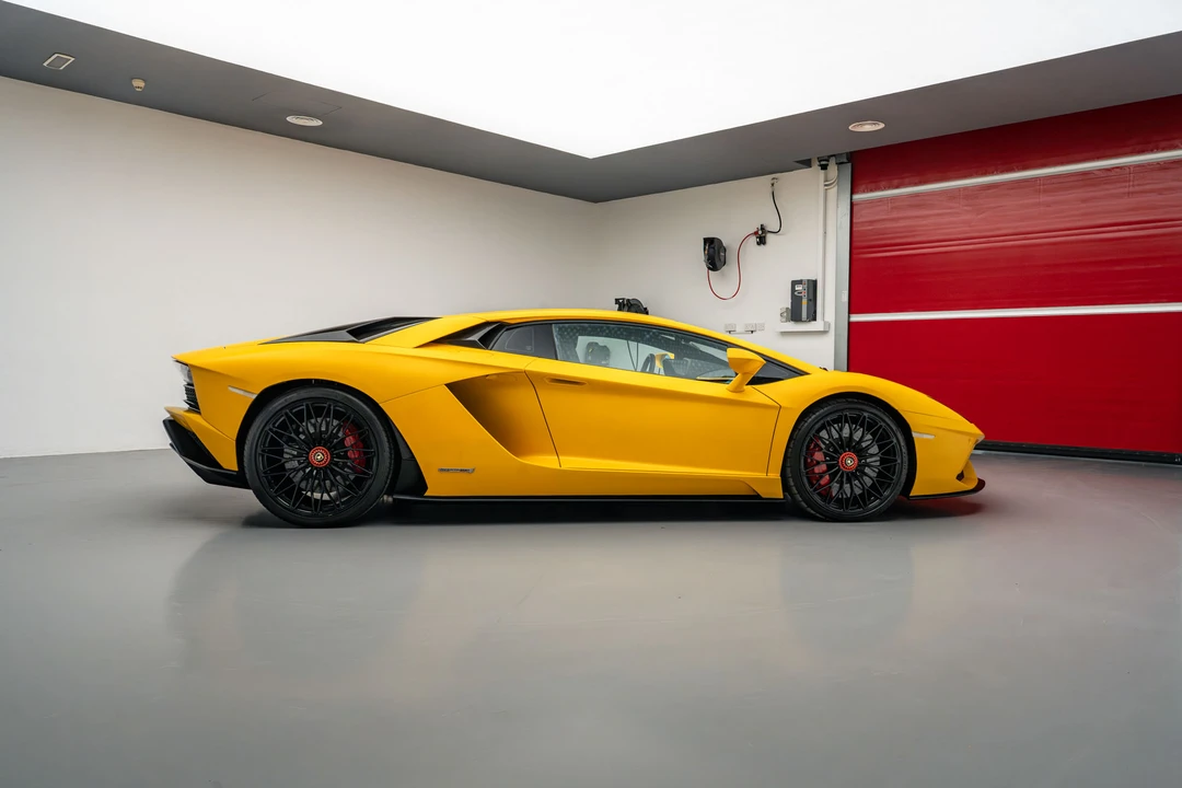 2017 Lamborghini Aventador S LP740-4 - Image 8 of 31