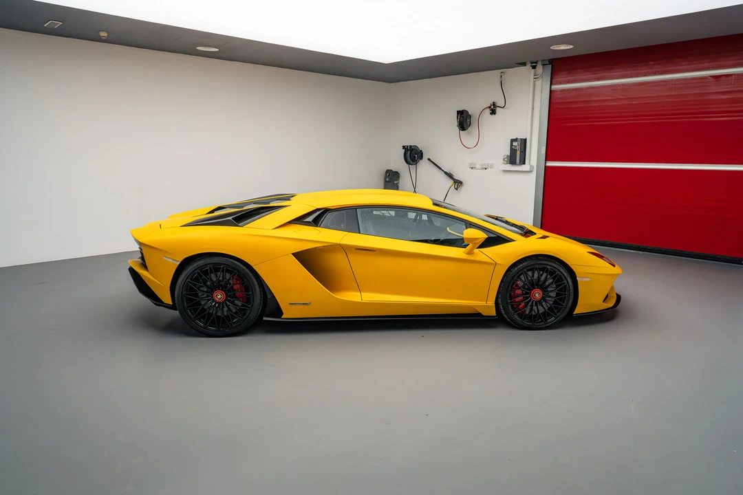 2017 Lamborghini Aventador S LP740-4 - Image 16 of 31
