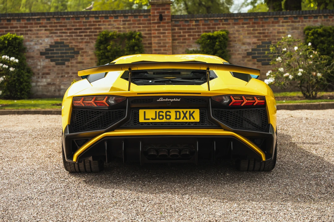 2017 Lamborghini Aventador SuperVeloce LP750-4 - Image 6 of 31