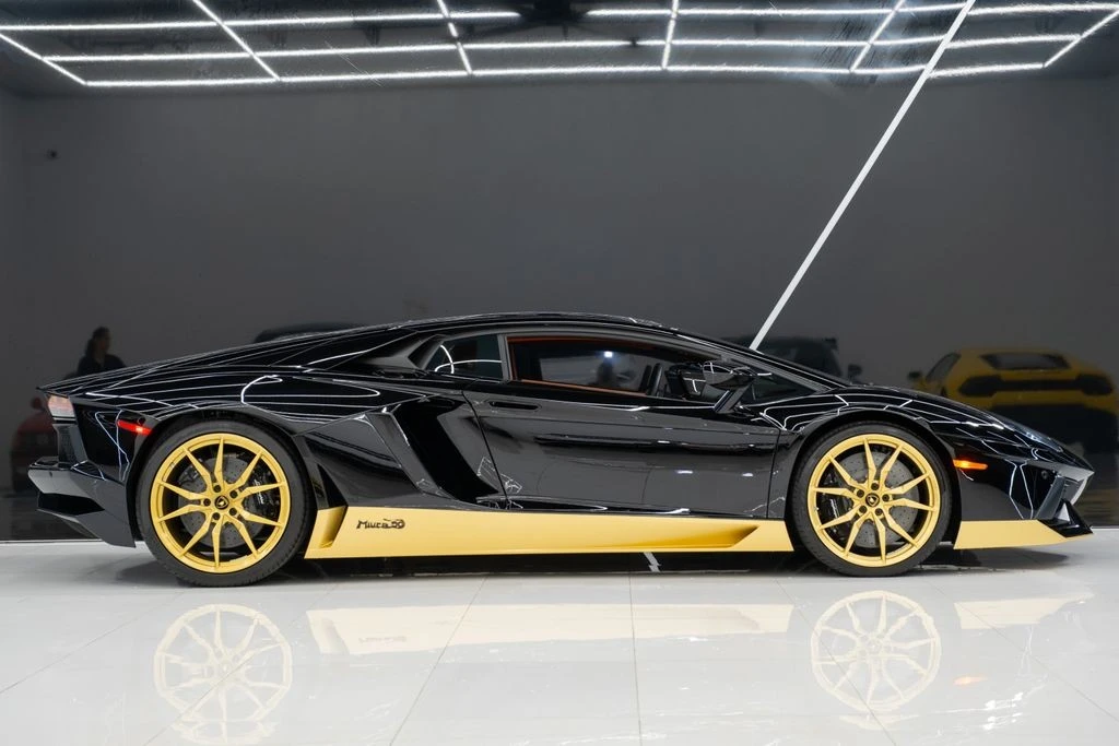 2017 Lamborghini Aventador LP700-4 - Image 10 of 21