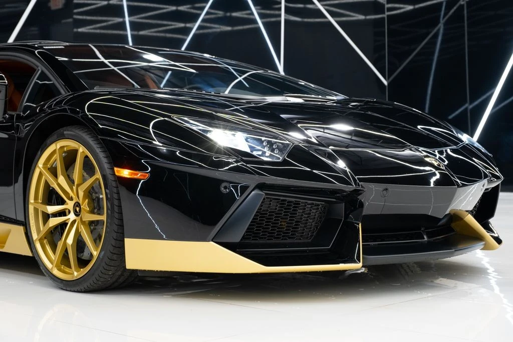 2017 Lamborghini Aventador LP700-4 - Image 5 of 21