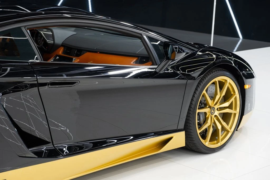 2017 Lamborghini Aventador LP700-4 - Image 11 of 21