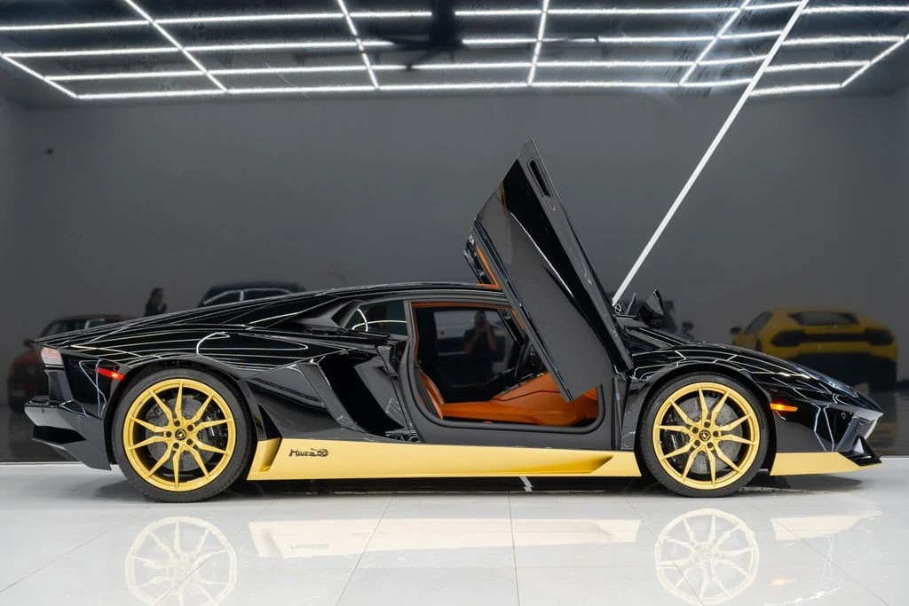 2017 Lamborghini Aventador LP700-4 - Image 9 of 21