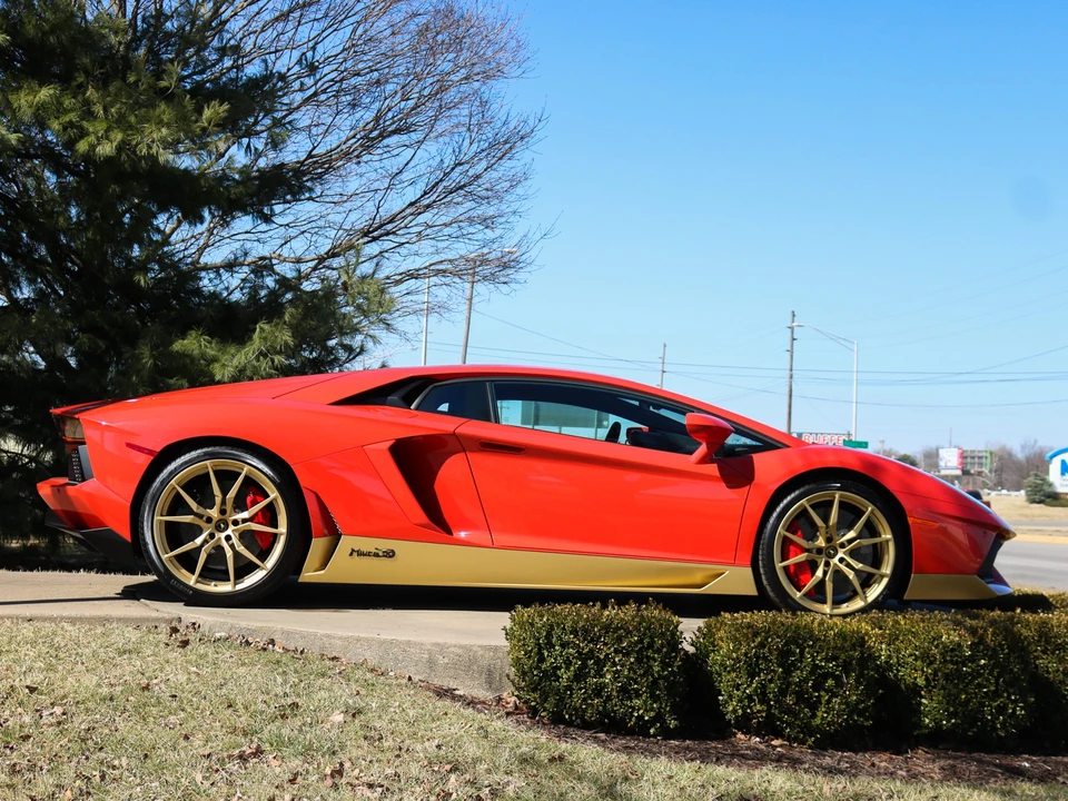 2017 Lamborghini Aventador LP700-4 - Image 9 of 31