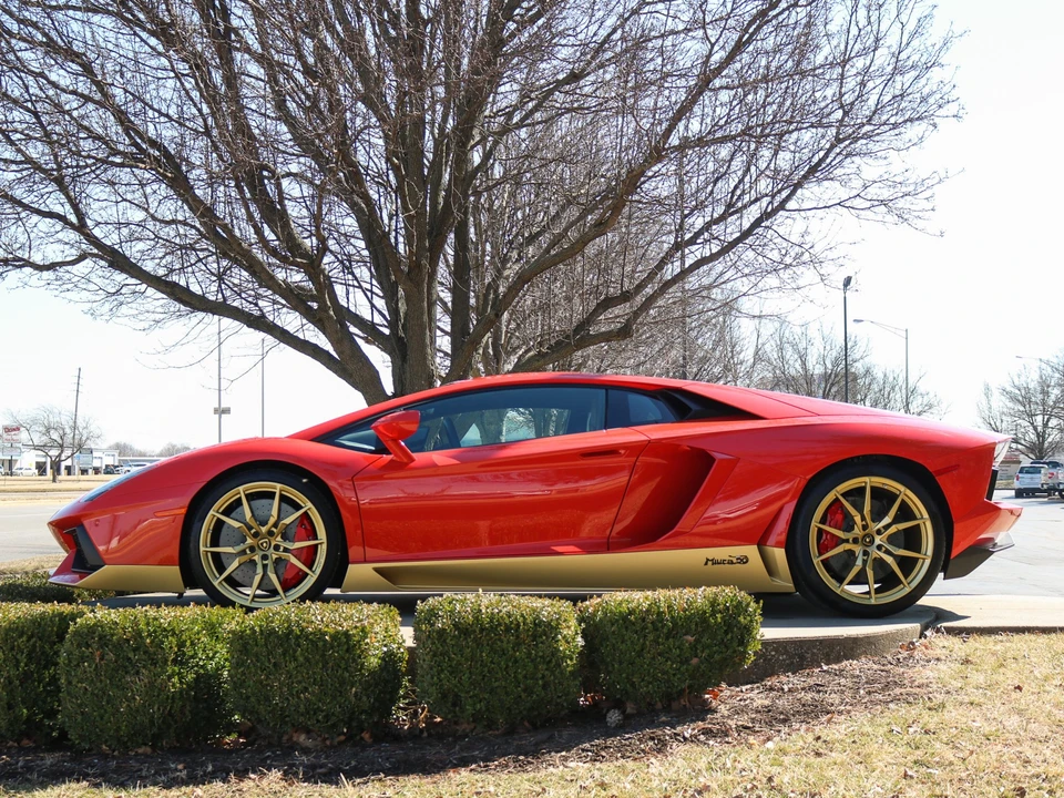 2017 Lamborghini Aventador LP700-4 - Image 6 of 31
