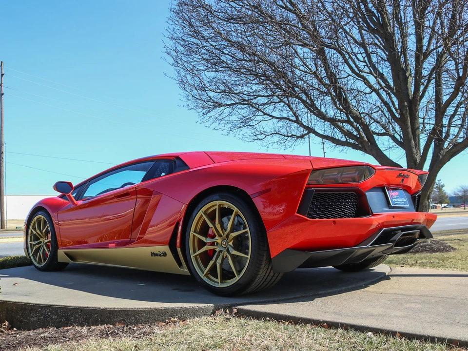 2017 Lamborghini Aventador LP700-4 - Image 7 of 31