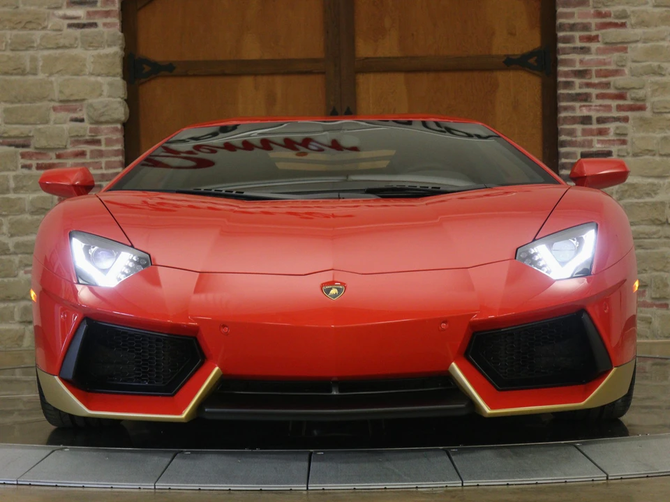 2017 Lamborghini Aventador LP700-4 - Image 5 of 31
