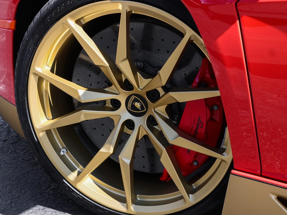 2017 Lamborghini Aventador LP700-4 - Image 24 of 31