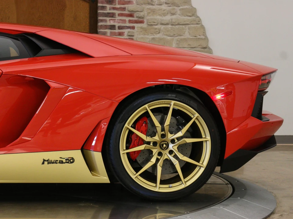 2017 Lamborghini Aventador LP700-4 - Image 13 of 31