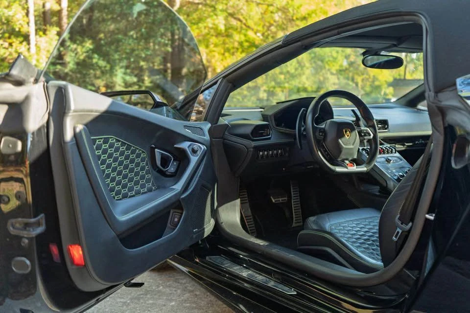 2017 Lamborghini Huracan LP580-2 - Image 8 of 11