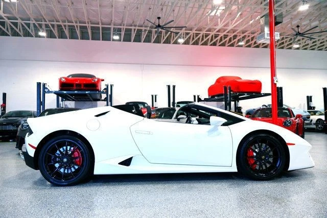 2017 Lamborghini - Image 11 of 12