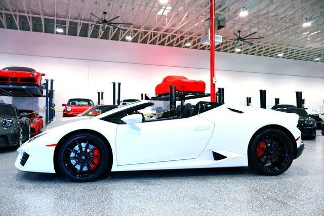 2017 Lamborghini - Image 2 of 12