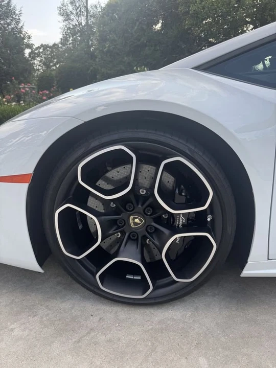 2017 Lamborghini Huracan - Image 9 of 20